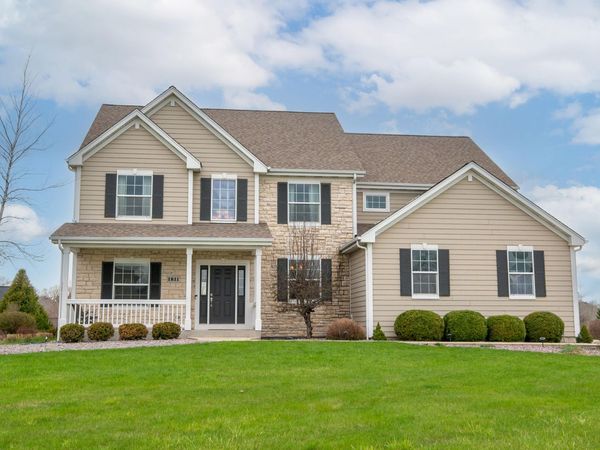 1811 Stoneridge Ln, Cedarburg, WI 53024