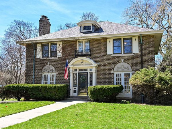 6139 Washington Cir, Wauwatosa, WI 53213