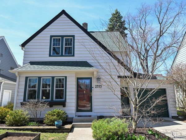 2353 N 72nd St, Wauwatosa, WI 53213