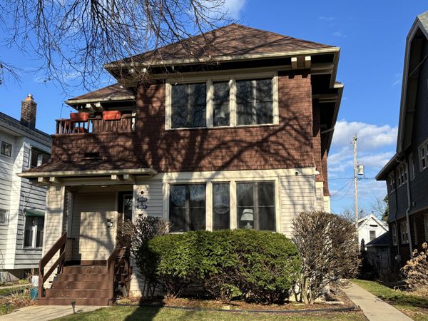 3924 N Maryland Ave, Unit 3926, Shorewood, WI 53211
