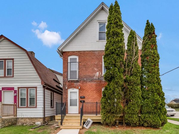 729 Montana Ave, South Milwaukee, WI 53172