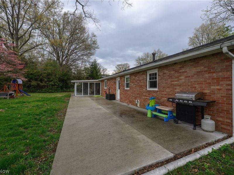 819 E 5th Street, Dover, OH 44622 Photo 3