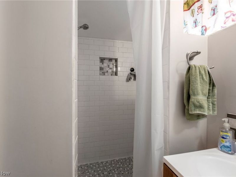 2126 Elbur Avenue, Lakewood, OH 44107 Photo 32