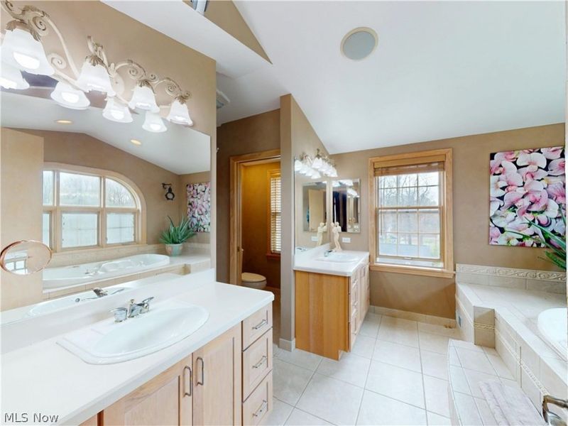 7885 Pear Tree Drive, Chesterland, OH 44026 Photo 24