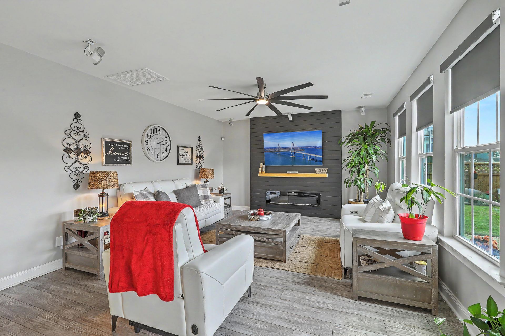 462 Spectrum Road Photo 19