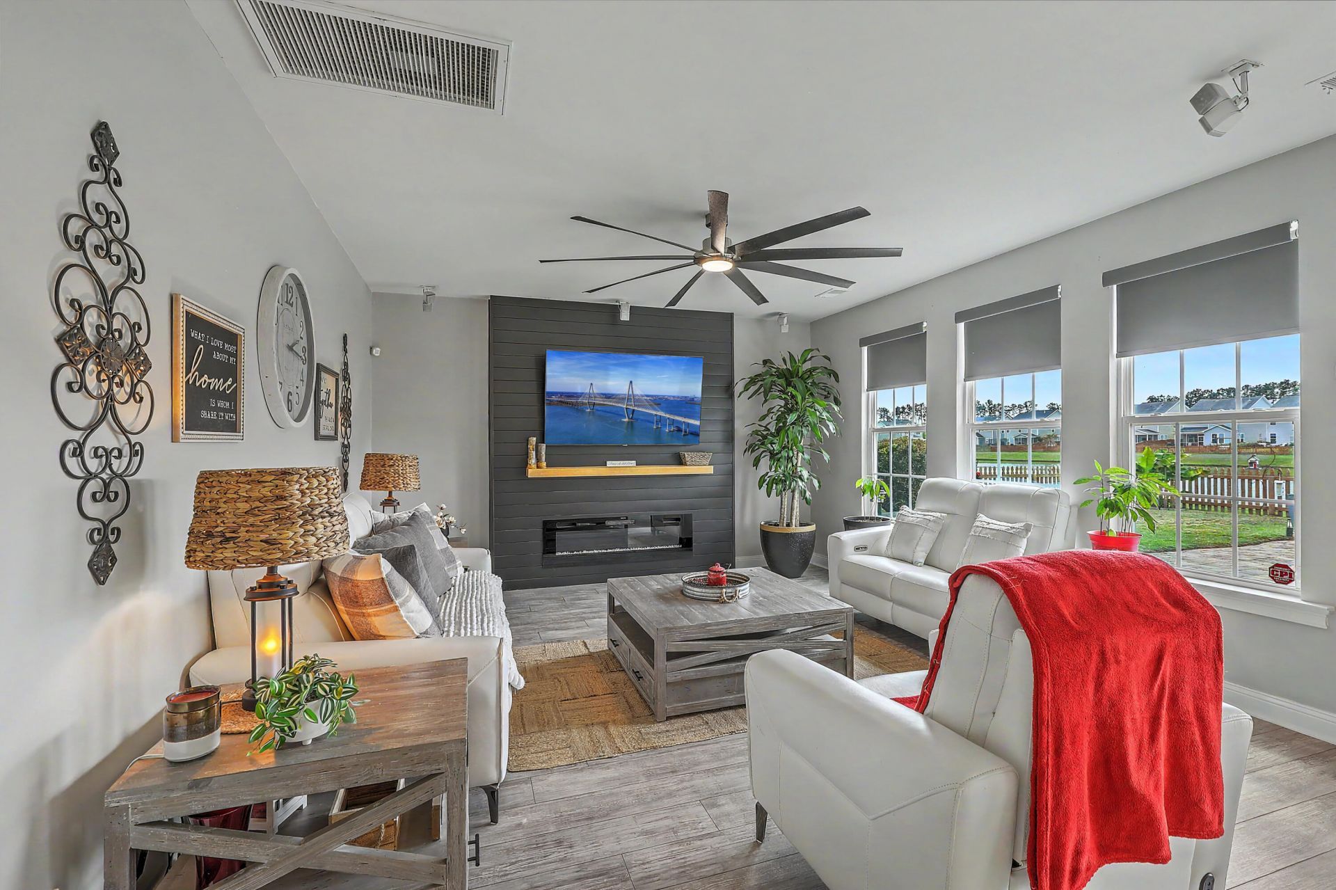 462 Spectrum Road Photo 6