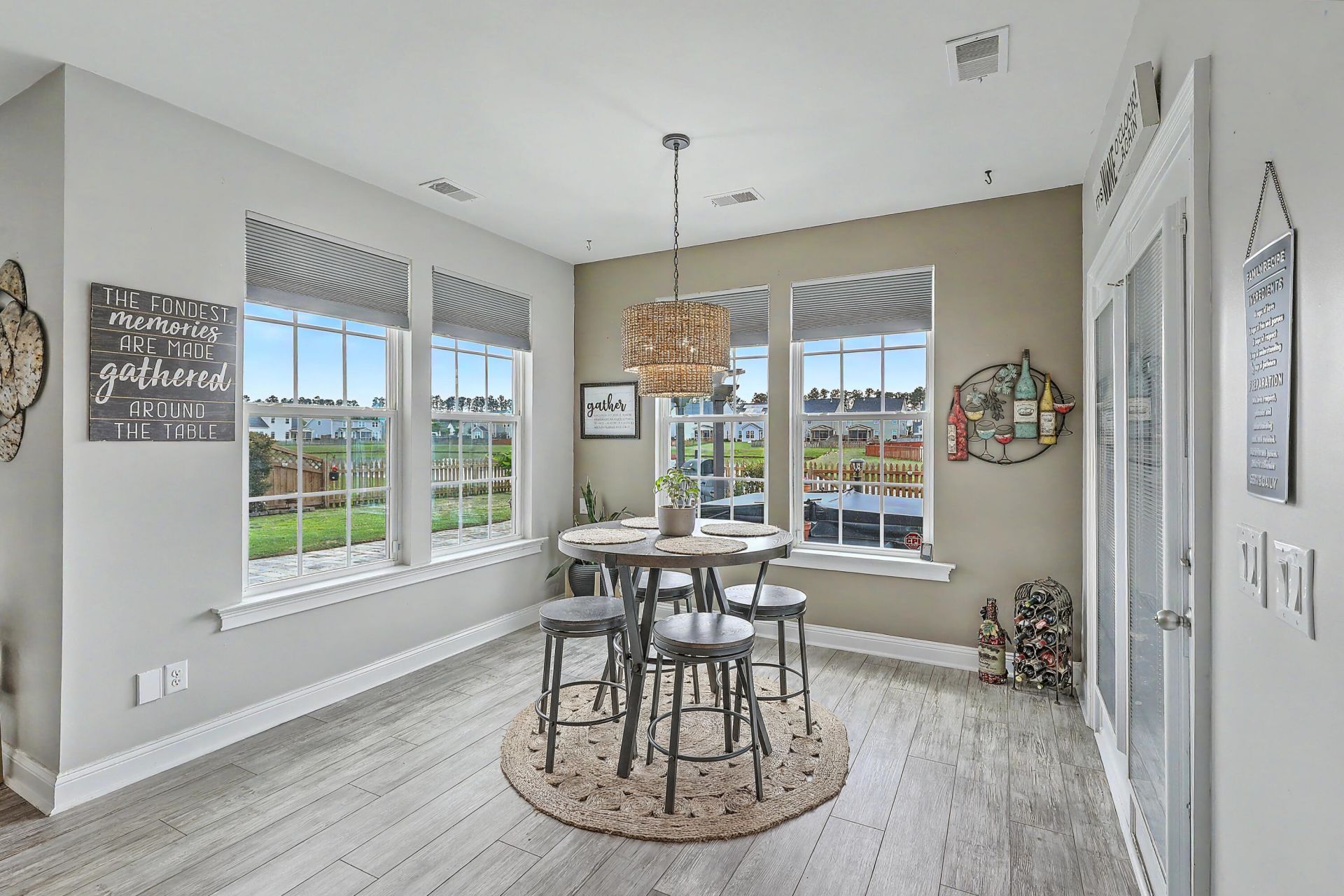 462 Spectrum Road Photo 7