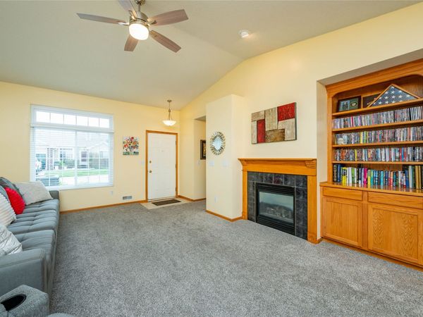 9513 Ironwood Lane, Johnston, IA 50131