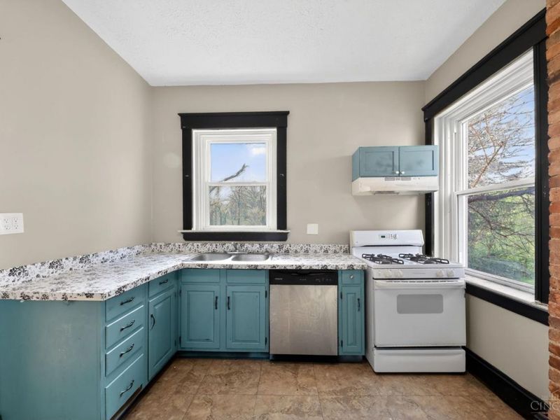 2525 Homestead Place, Cincinnati, OH 45211 Photo 9