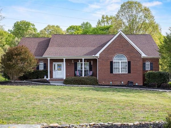 290 Greenturf Drive, Winston-Salem, NC 27107