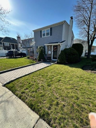 2 Sutton Place, Massapequa, NY 11758 Main Photo