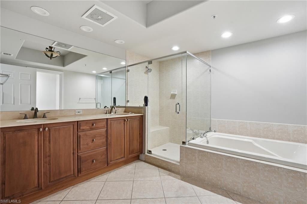 2738 Tiburon Blvd E, Unit B104, Naples, FL 34109 Photo