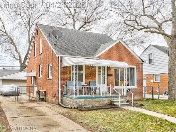 20420 Roscommon Street, Harper Woods, MI 48225