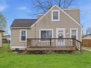 2164 Savoy Avenue, Burton, MI 48529