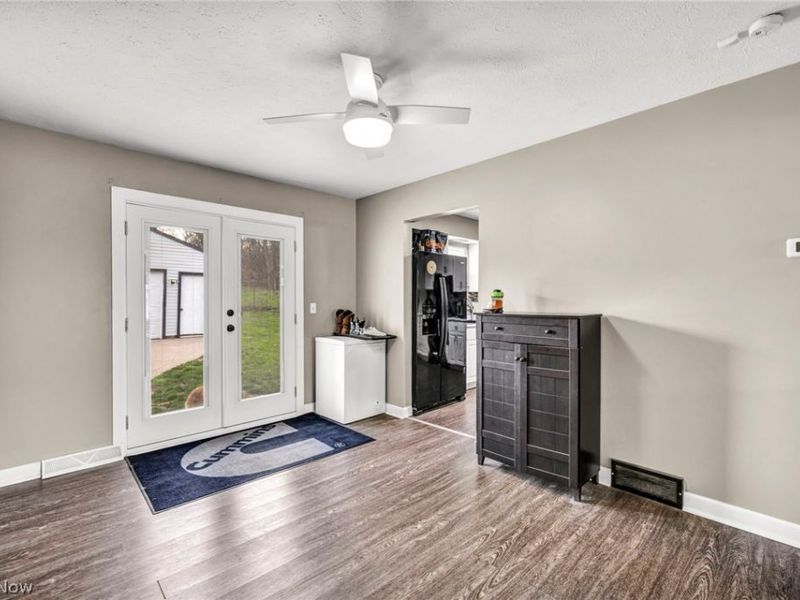 871 Marcie Drive, Cleveland, OH 44109 Photo 10