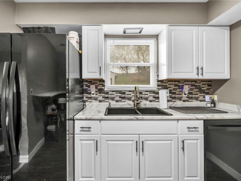 871 Marcie Drive, Cleveland, OH 44109 Photo 12