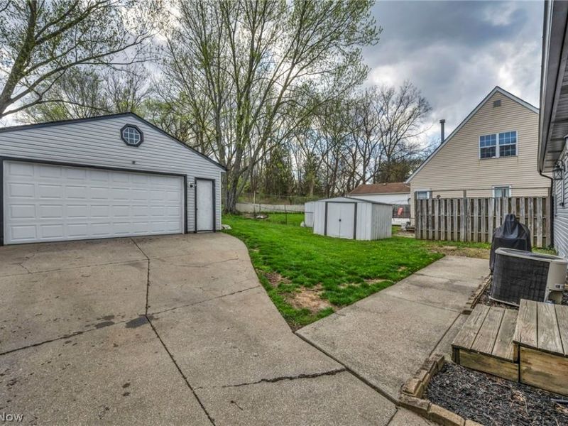 871 Marcie Drive, Cleveland, OH 44109 Photo 38