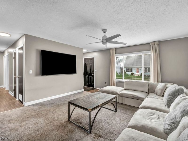 871 Marcie Drive, Cleveland, OH 44109 Photo 4