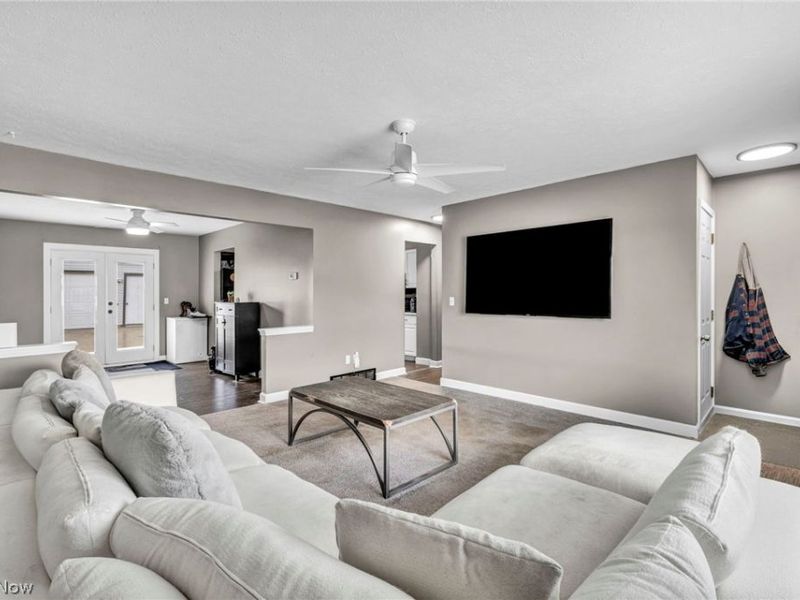 871 Marcie Drive, Cleveland, OH 44109 Photo 5