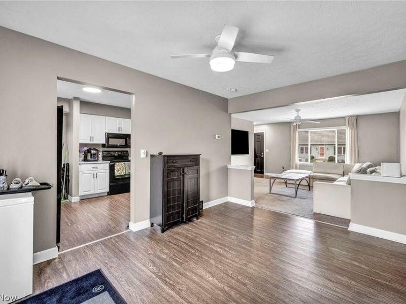 871 Marcie Drive, Cleveland, OH 44109 Photo 9