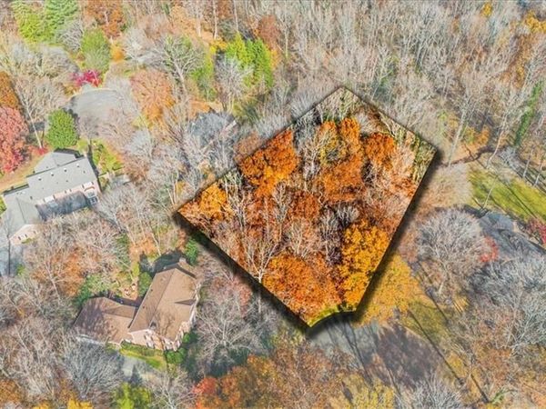 8 Lake Forest Court, Greensboro, NC 27408