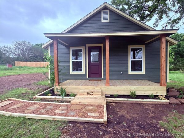 1020 W Creek Avenue , Checotah, OK 74426