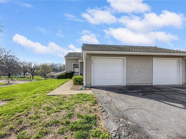 10851 Rosehill Road, Overland Park, KS 66210