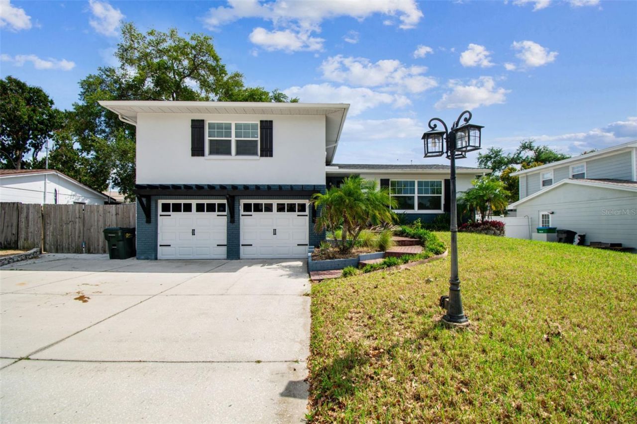13548 Bellewood Avenue, Seminole, FL 33776 Photo