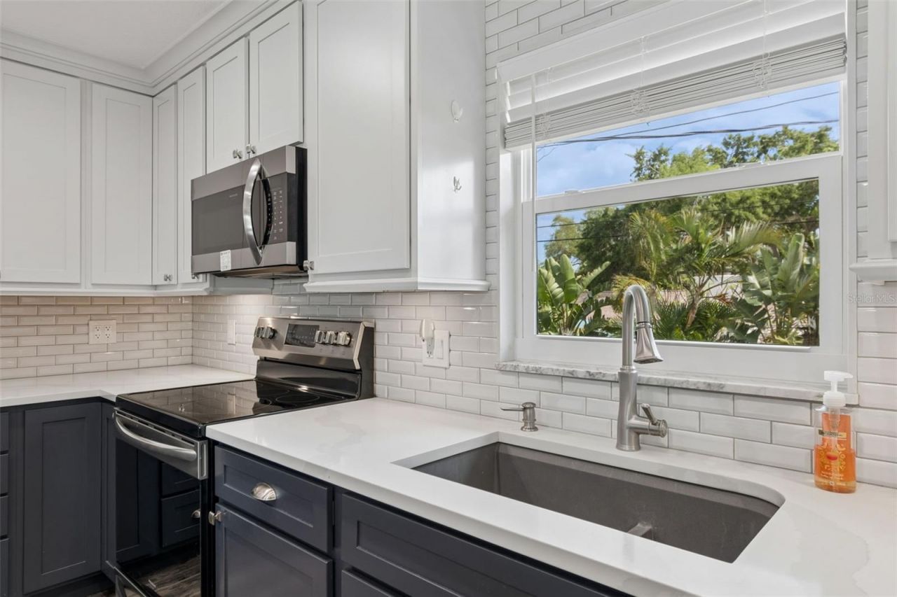 13548 Bellewood Avenue, Seminole, FL 33776 Photo