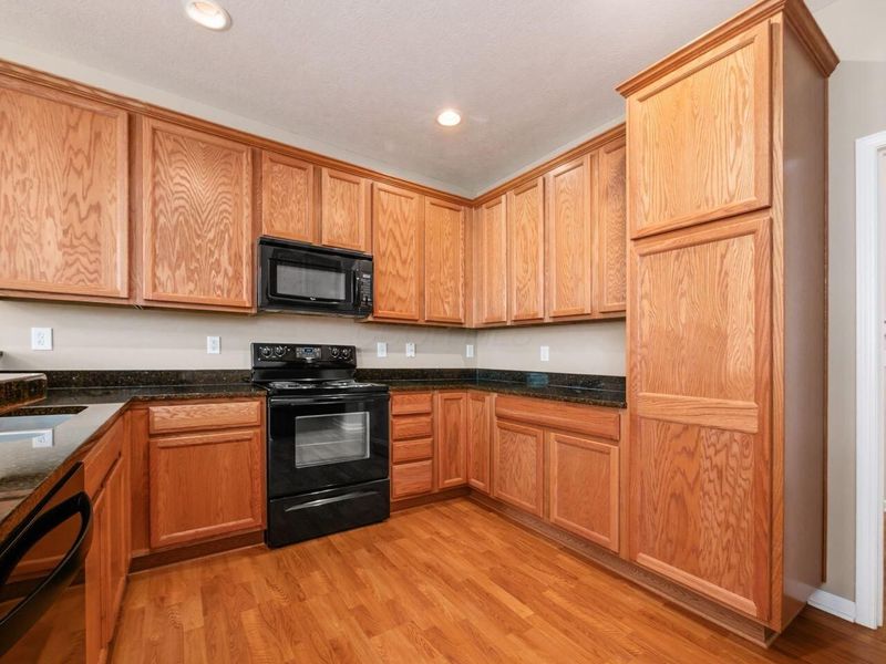 4737 Clubpark Drive, Unit 8, Hilliard, OH 43026 Photo 25