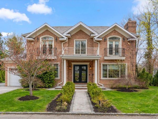 1 Devonshire Lane , Great Neck, NY 11023