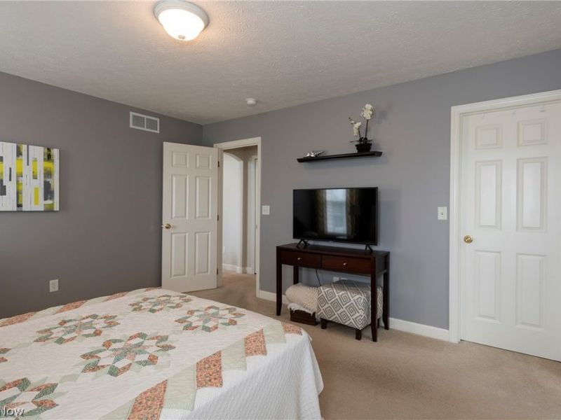 37049 Chaddwyck Lane, North Ridgeville, OH 44039 Photo 16