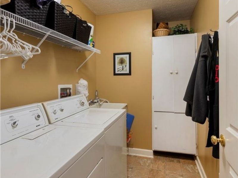 37049 Chaddwyck Lane, North Ridgeville, OH 44039 Photo 34