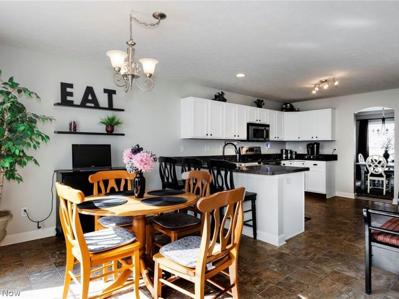 37049 Chaddwyck Lane, North Ridgeville, OH 44039 Photo 8