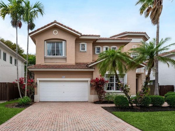 6914 NW 113th Pl, Doral, FL 33178