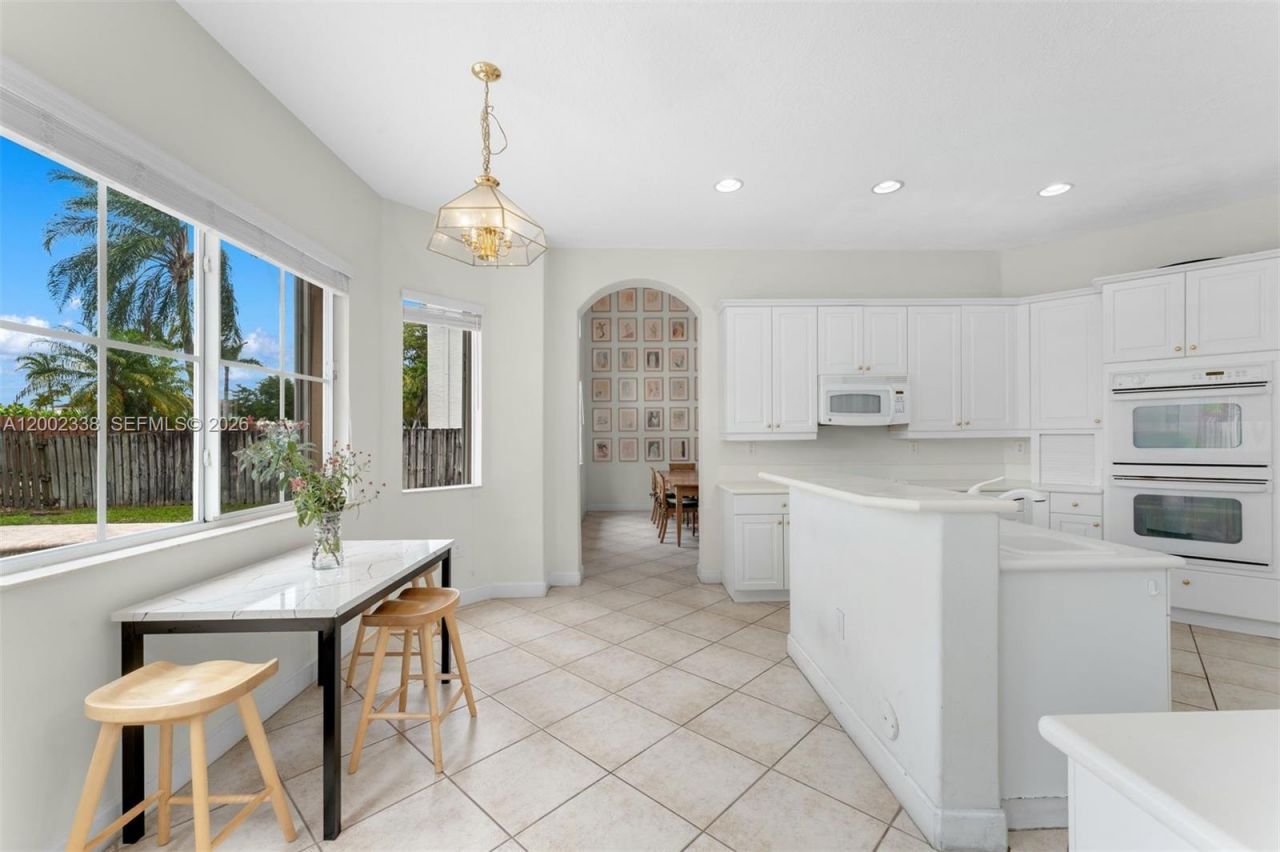 6914 NW 113th Pl, Doral, FL 33178 Photo