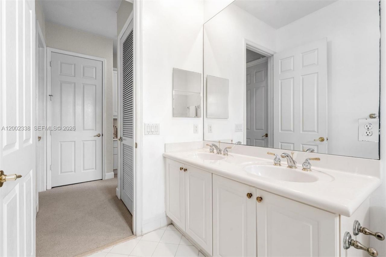 6914 NW 113th Pl, Doral, FL 33178 Photo