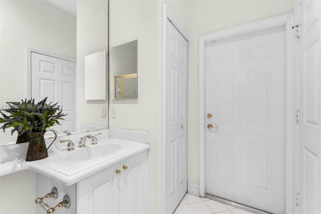 6914 NW 113th Pl, Doral, FL 33178 Photo