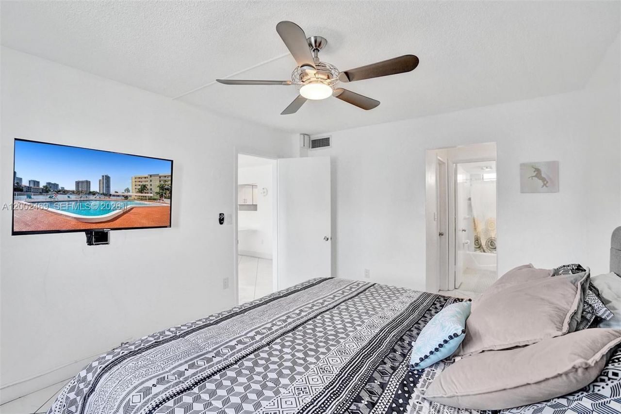 2999 Point East Dr, Unit C511, Aventura, FL 33160 Photo