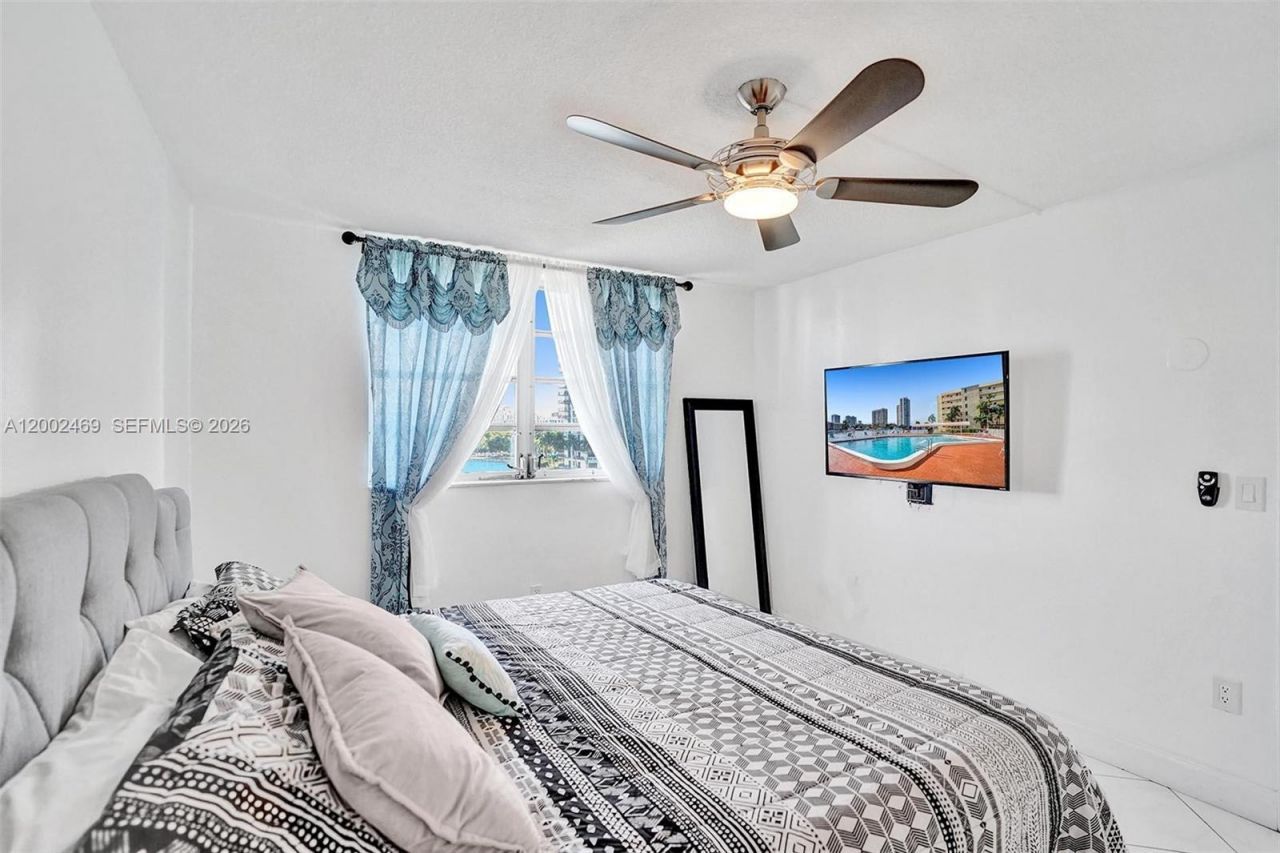 2999 Point East Dr, Unit C511, Aventura, FL 33160 Photo