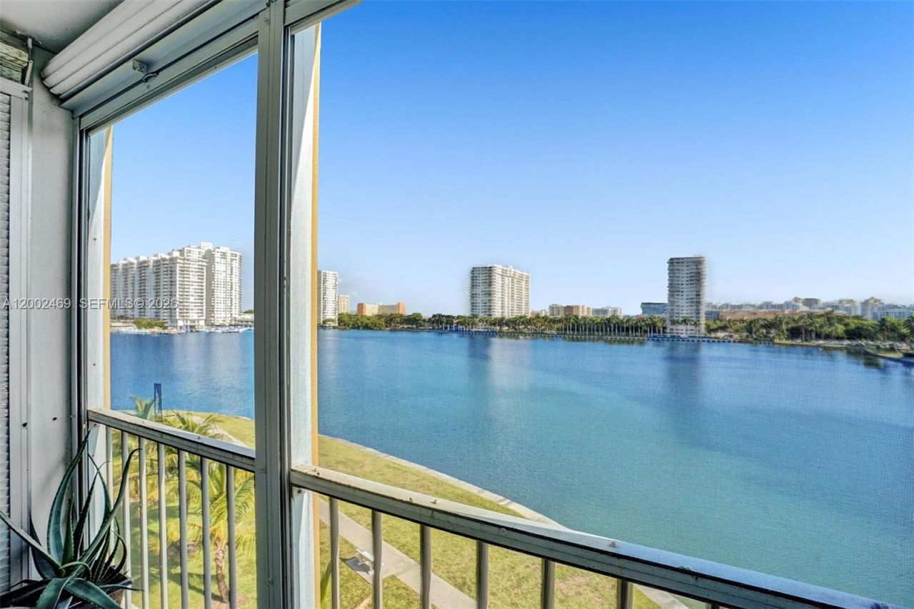 2999 Point East Dr, Unit C511, Aventura, FL 33160 Photo