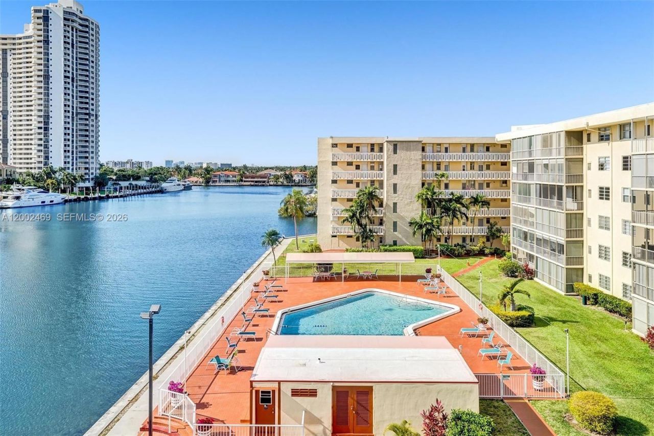 2999 Point East Dr, Unit C511, Aventura, FL 33160 Photo