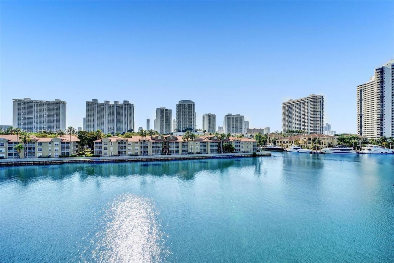 2999 Point East Dr, Unit C511, Aventura, FL 33160 Photo