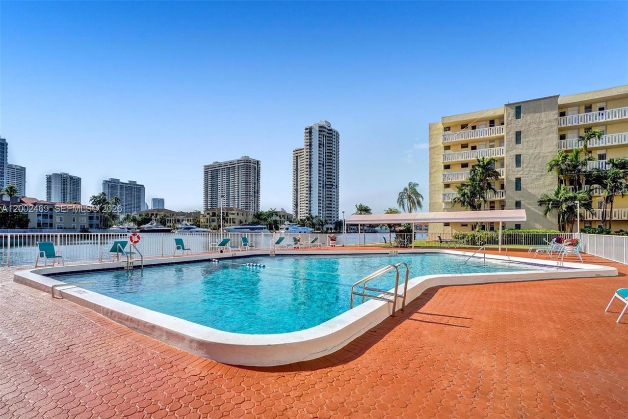 2999 Point East Dr, Unit C511, Aventura, FL 33160 Photo