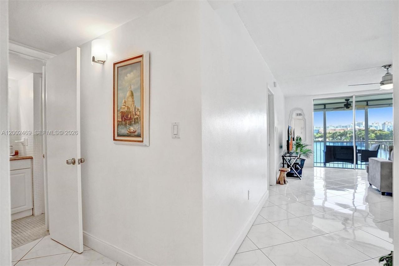 2999 Point East Dr, Unit C511, Aventura, FL 33160 Photo