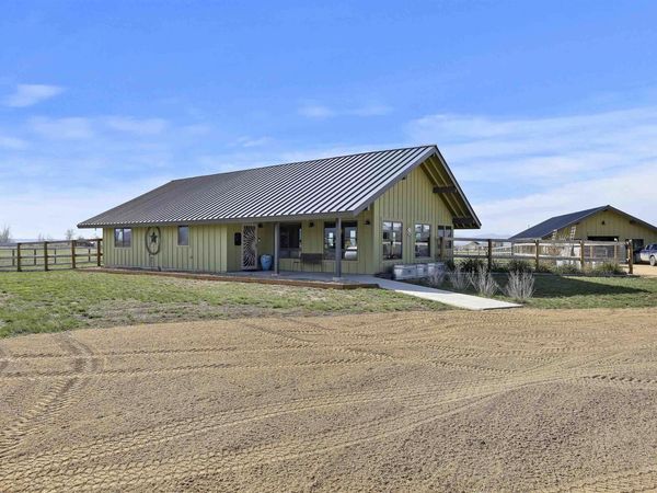 115 W Horseshoe Loop, Fairfield, ID 83327