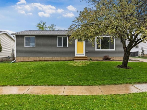 56 Deerwood Ct SW , Cedar Rapids, IA 52404