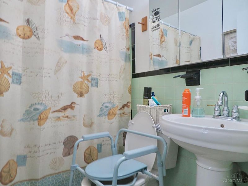 977 Seminole Trail, Milford, OH 45150 Photo 8