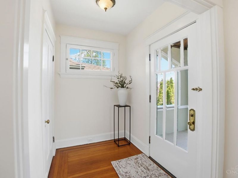 24 Arcadia Place, Cincinnati, OH 45208 Photo 2