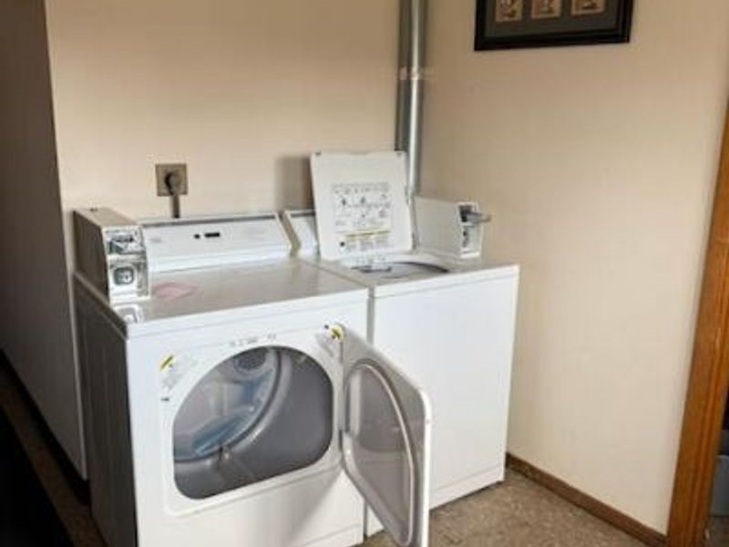 906 W Lake Avenue, New Carlisle, OH 45344 Photo 4